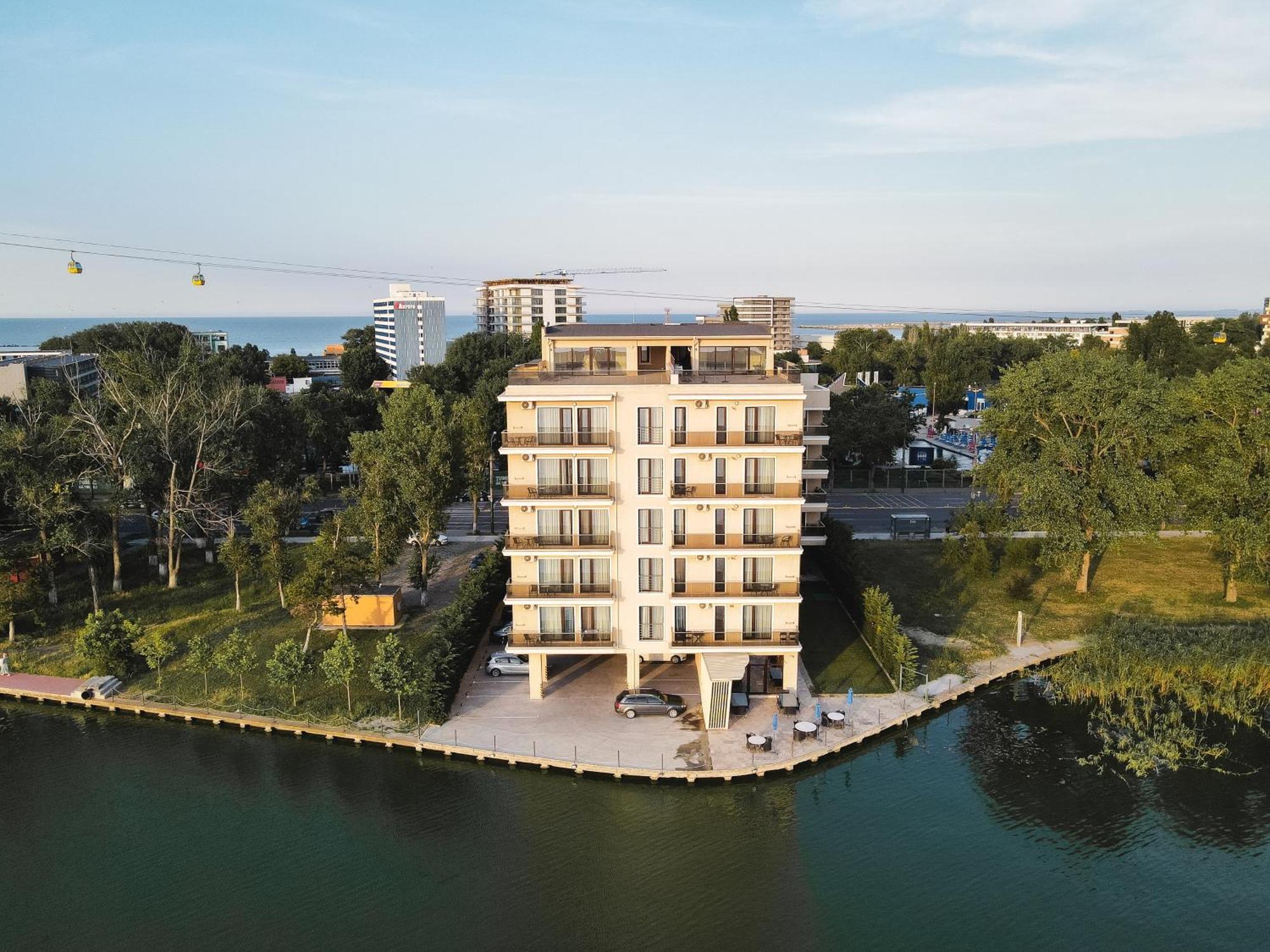 Solid Magic Mamaia
